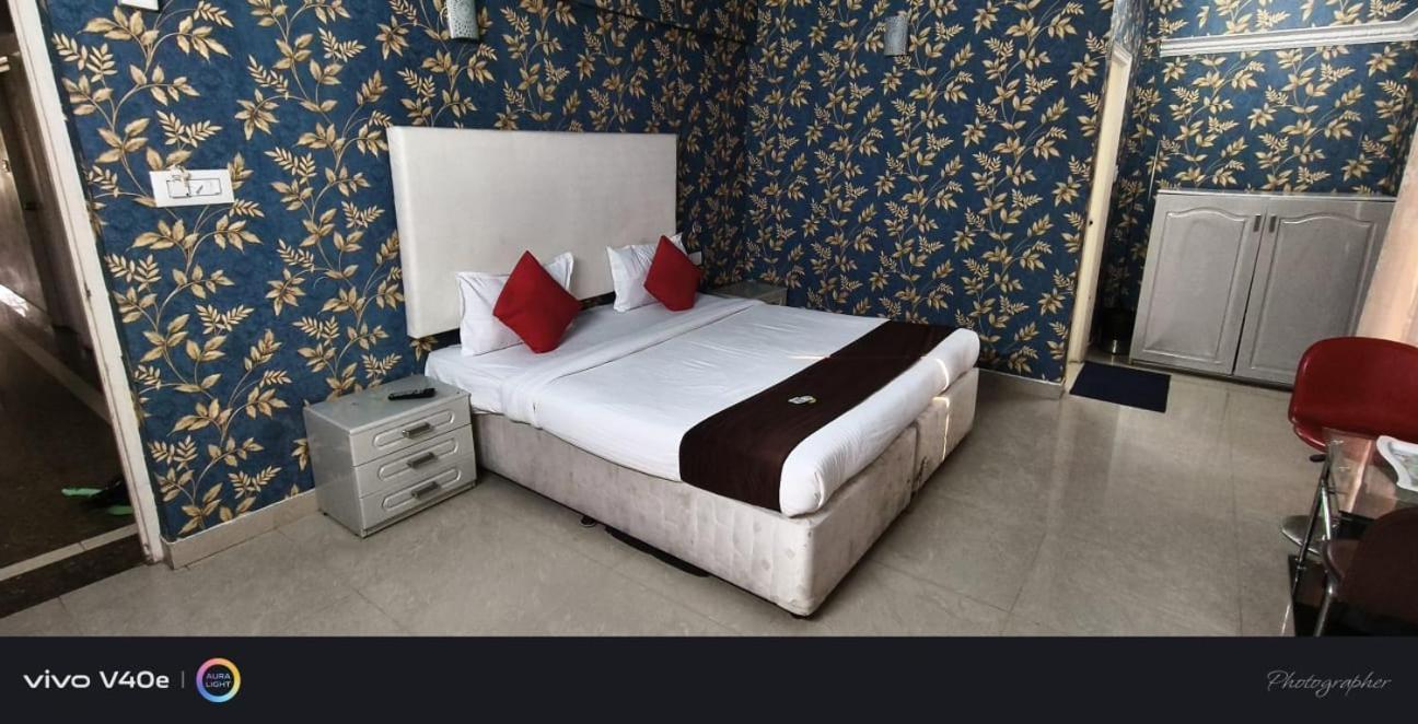 Hotel Fiesta Grand Bengaluru Zewnętrze zdjęcie