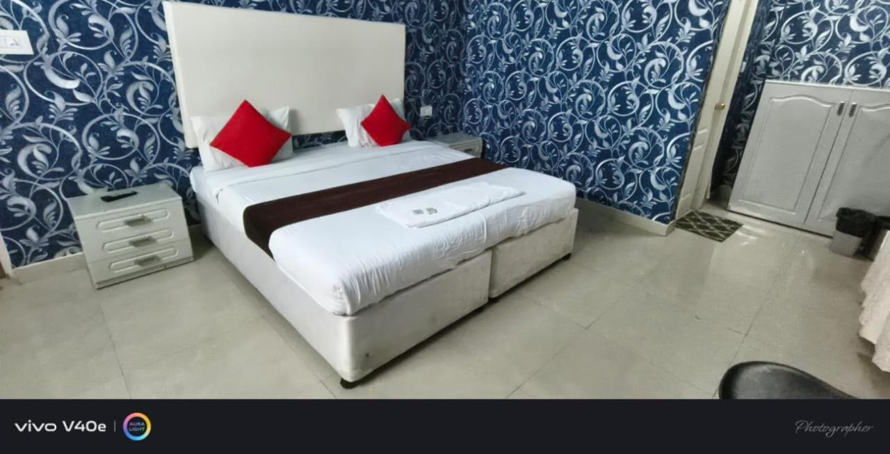 Hotel Fiesta Grand Bengaluru Zewnętrze zdjęcie
