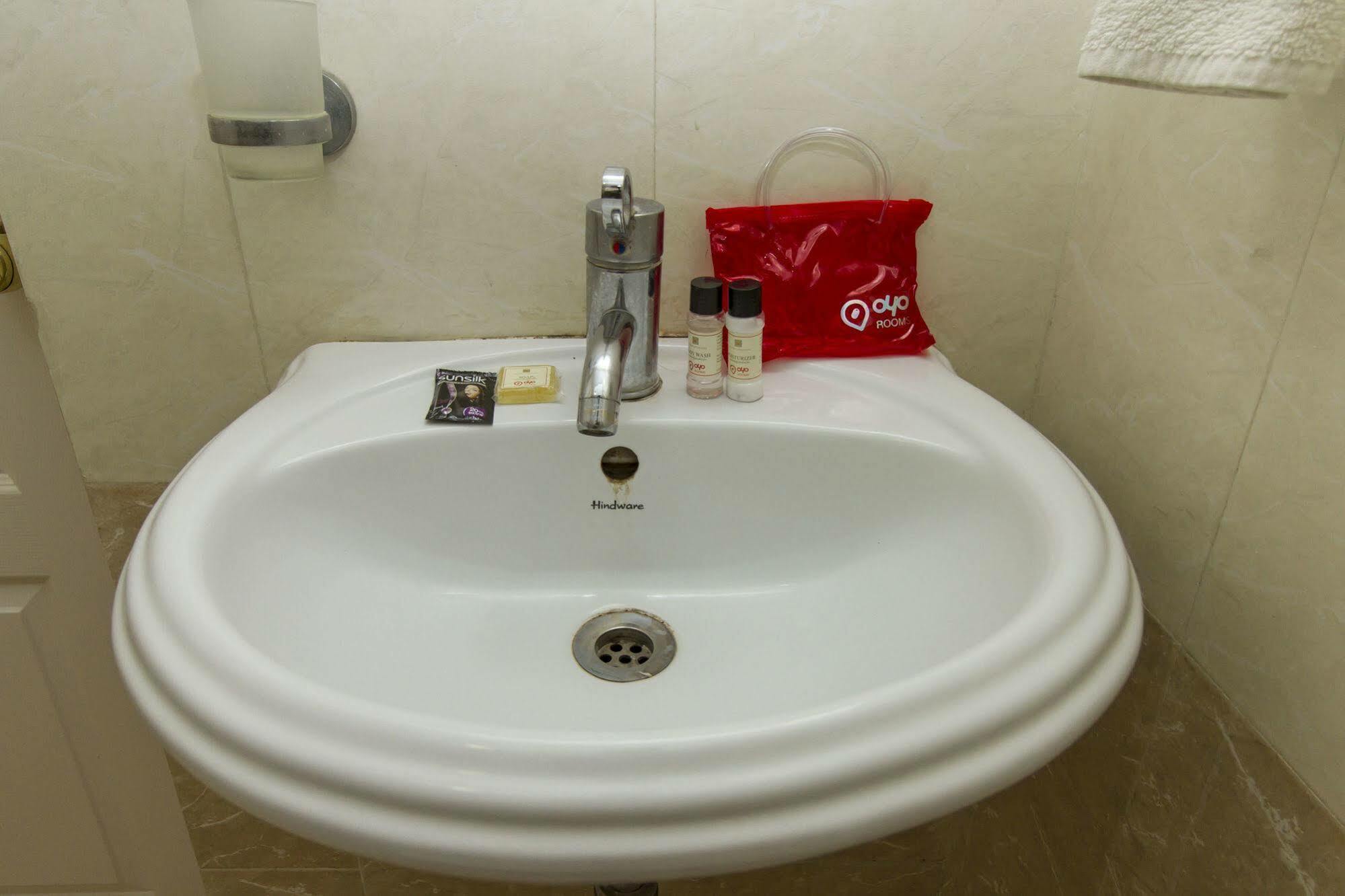 Hotel Fiesta Grand Bengaluru Zewnętrze zdjęcie