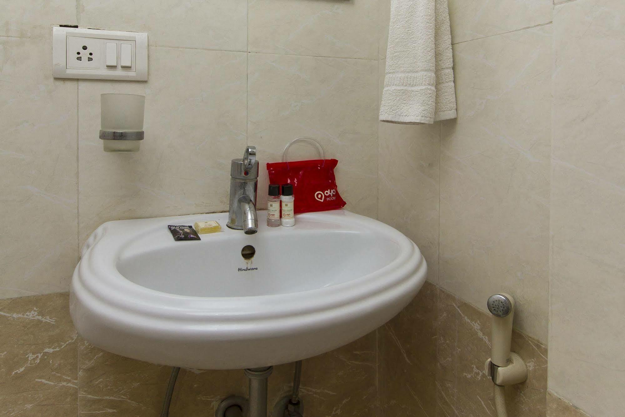 Hotel Fiesta Grand Bengaluru Zewnętrze zdjęcie