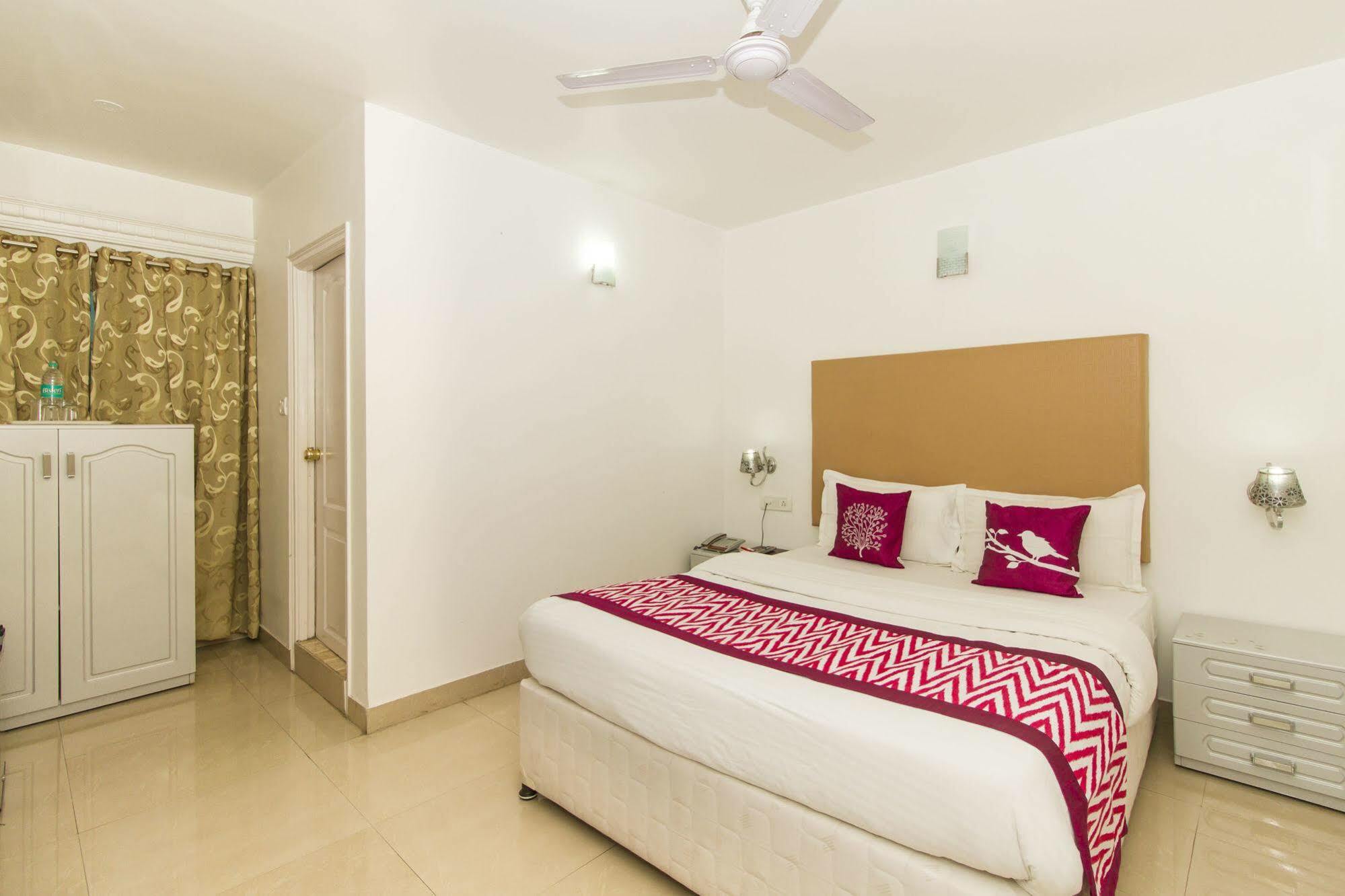 Hotel Fiesta Grand Bengaluru Zewnętrze zdjęcie